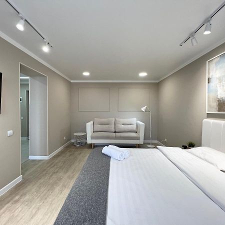 Luxury Apartments Pavlodar Esterno foto