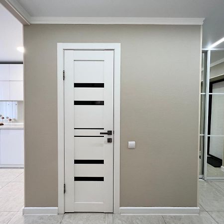 Luxury Apartments Pavlodar Esterno foto