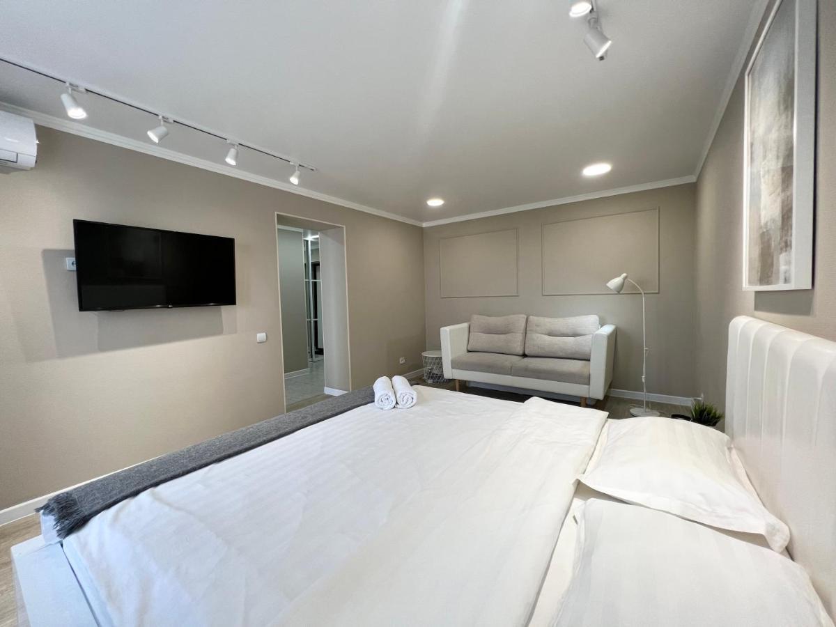 Luxury Apartments Pavlodar Esterno foto