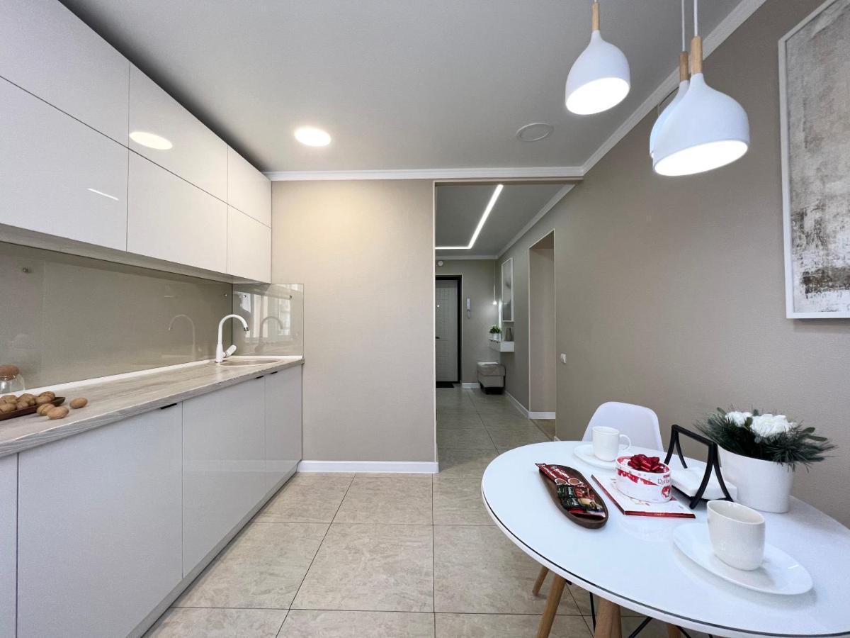 Luxury Apartments Pavlodar Esterno foto
