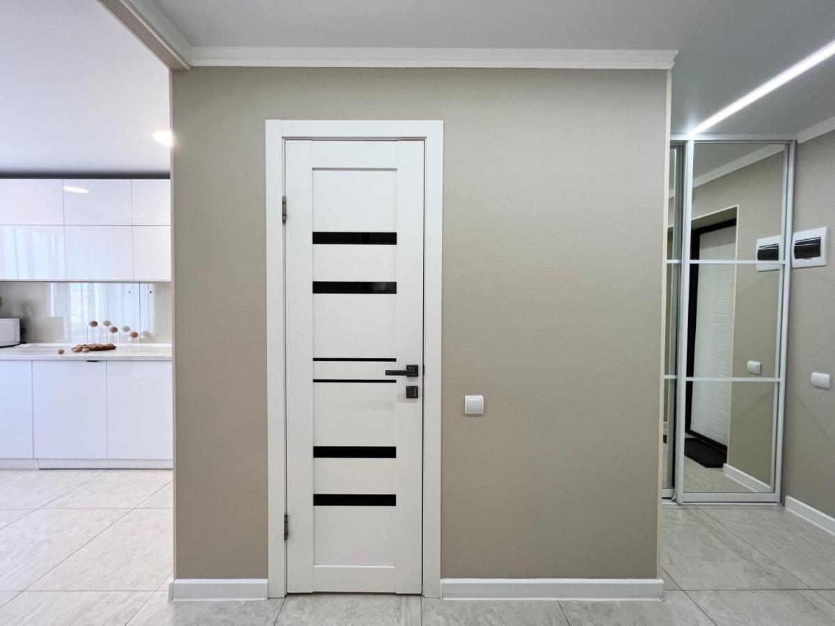 Luxury Apartments Pavlodar Esterno foto