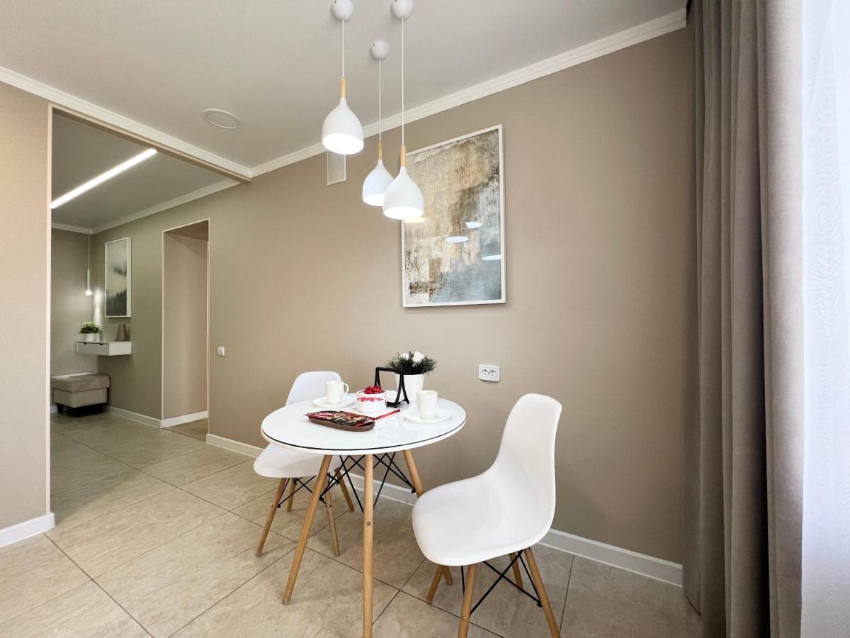 Luxury Apartments Pavlodar Esterno foto