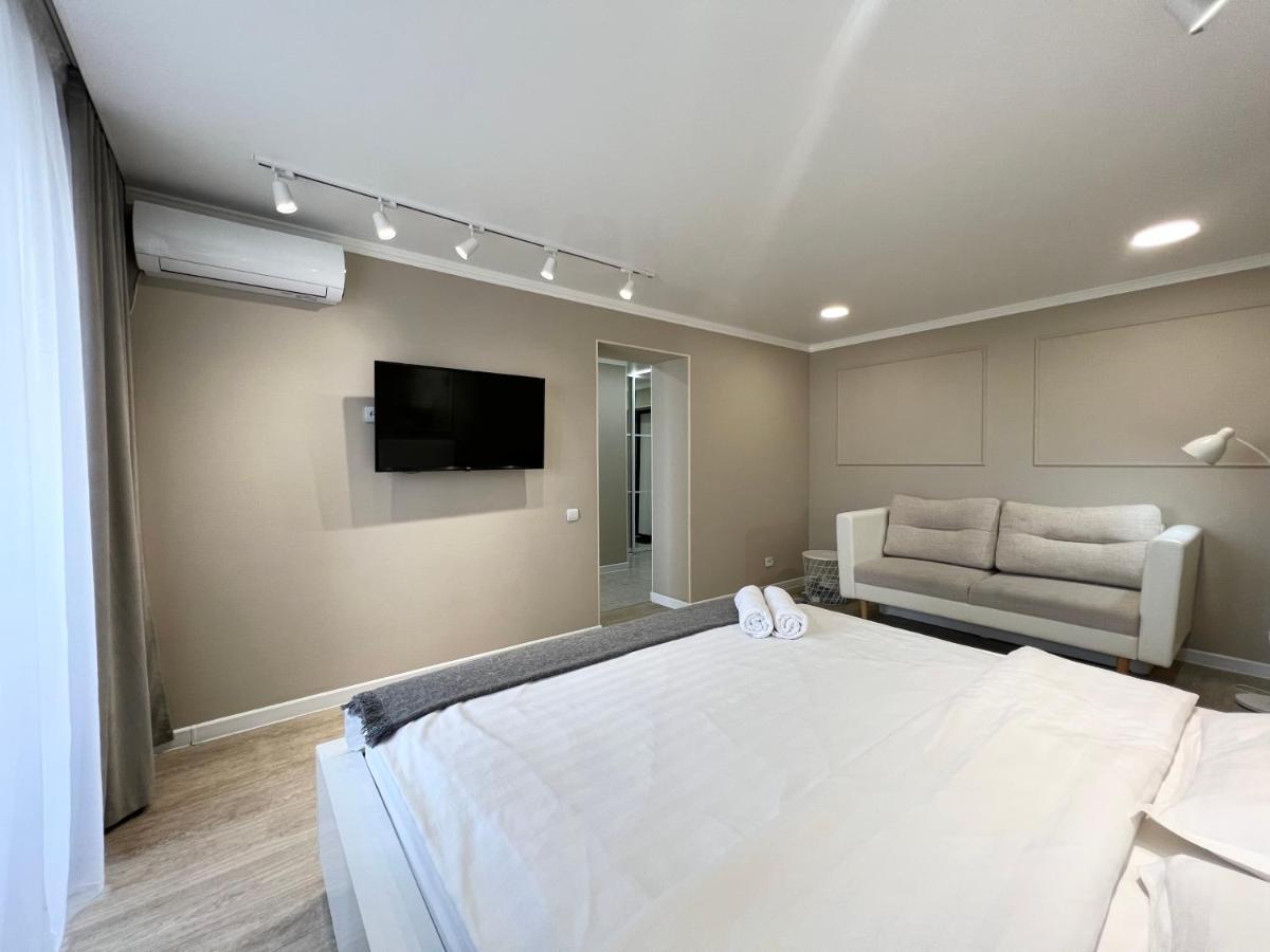 Luxury Apartments Pavlodar Esterno foto