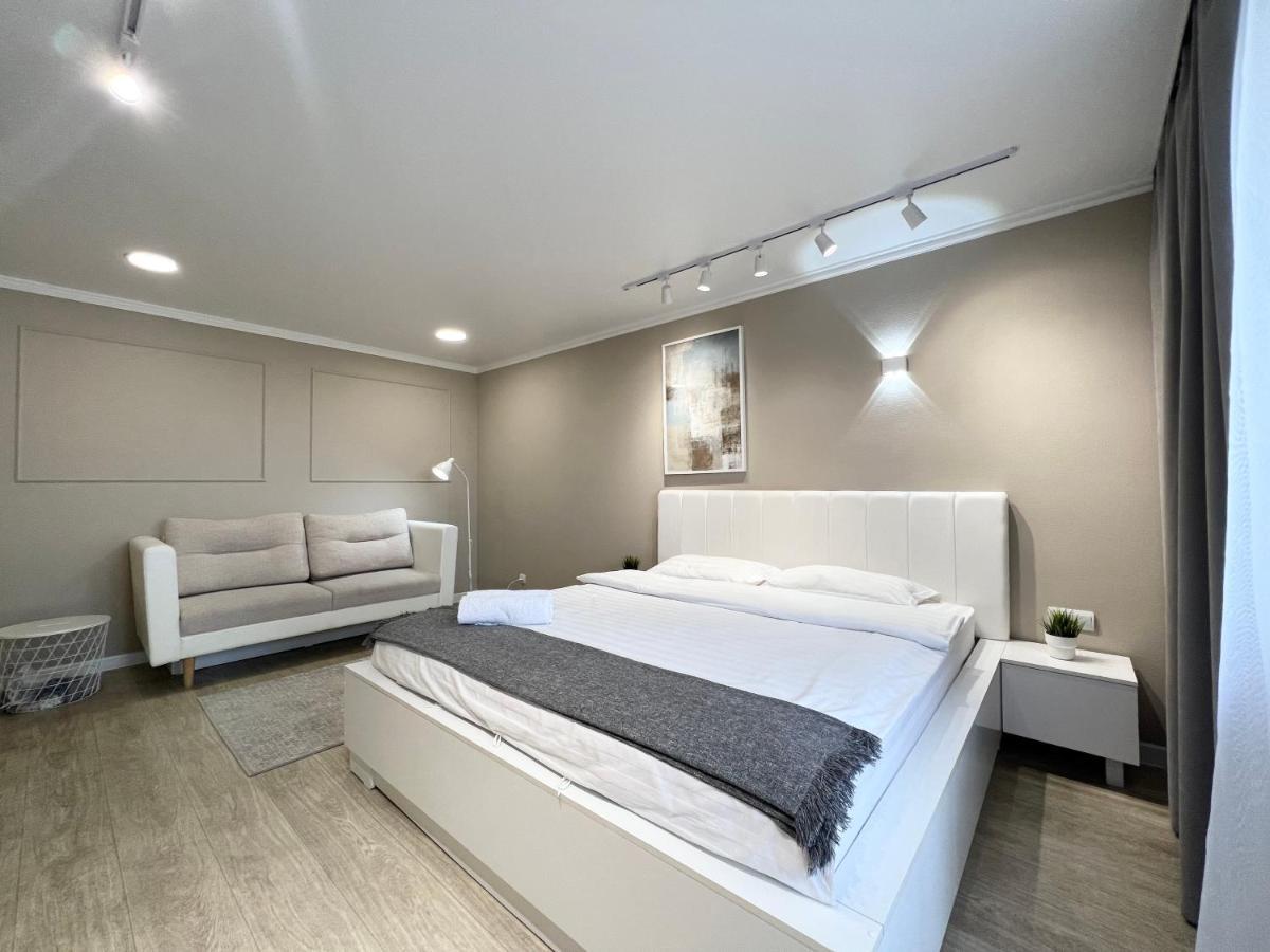 Luxury Apartments Pavlodar Esterno foto