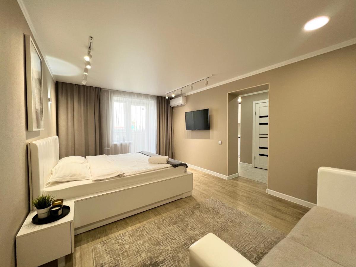 Luxury Apartments Pavlodar Esterno foto